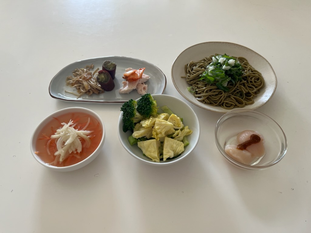 小皿に盛った料理