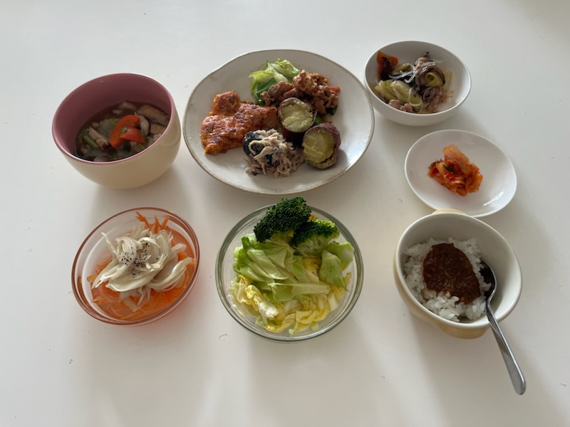 小皿に盛った料理