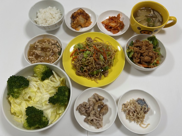 小皿に盛った料理