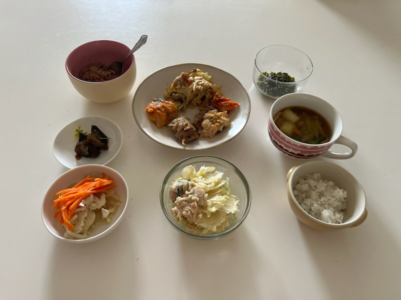 小皿に盛った料理