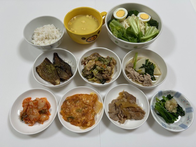 小皿に盛った料理