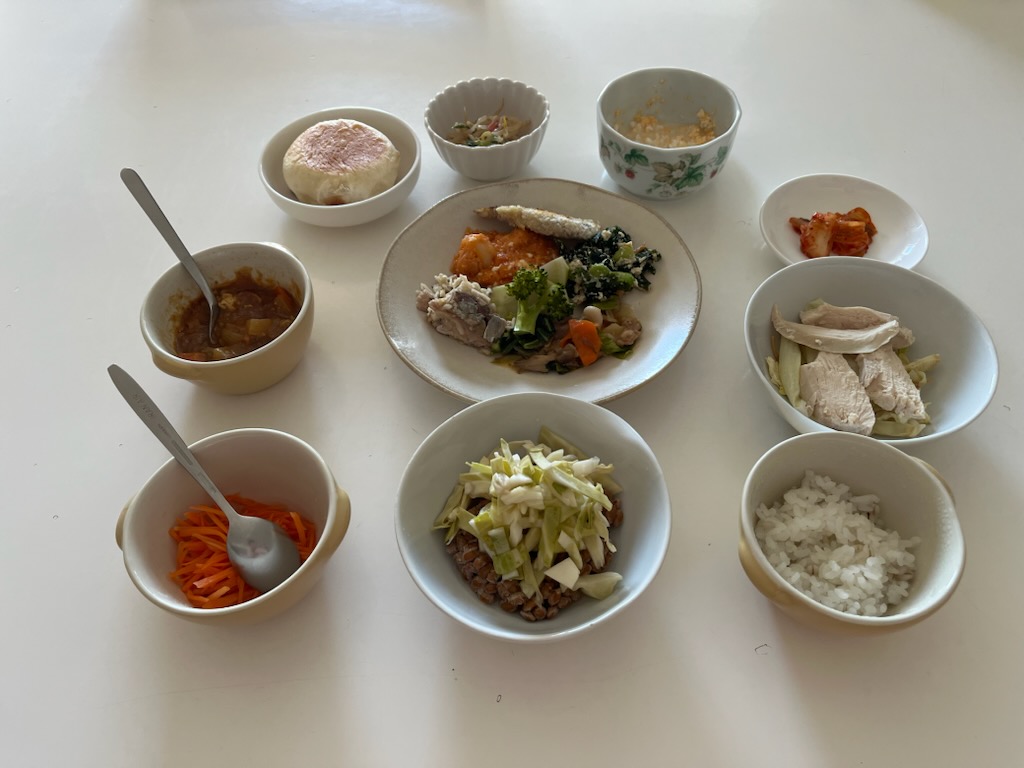 小皿に盛った料理