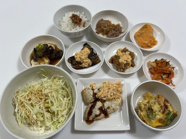 小皿に盛った料理