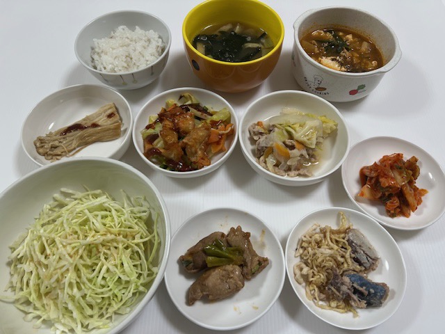 小皿に盛った料理