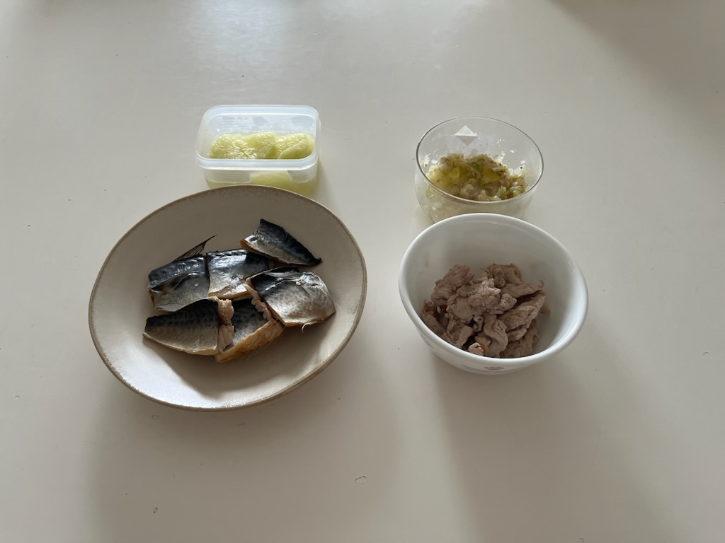 塩サバの湯煮、解凍大根おろし、ゆで豚、ねぎダレ