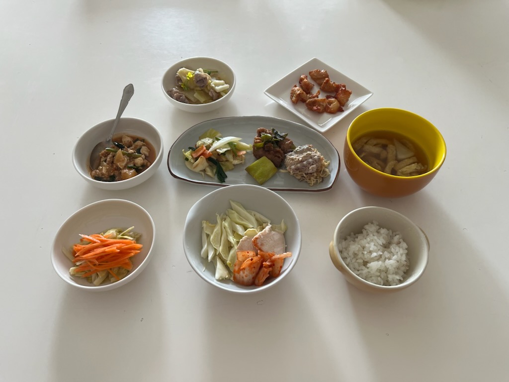 小皿に盛った料理