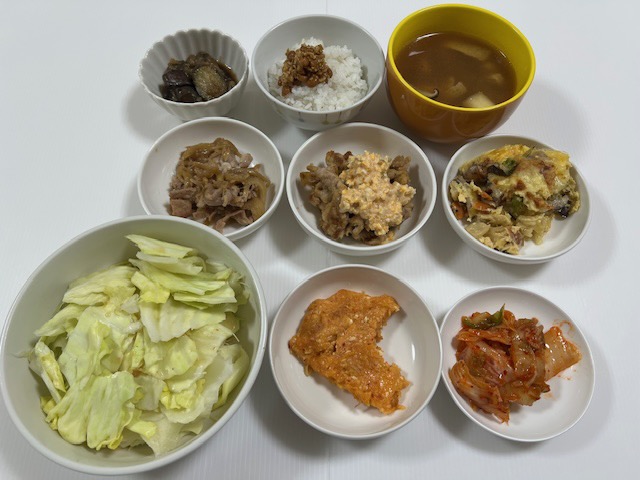 小皿に盛った料理