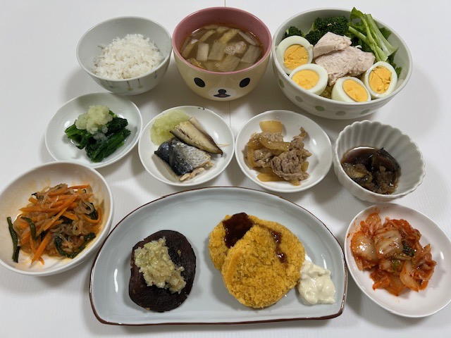 小皿に盛った料理