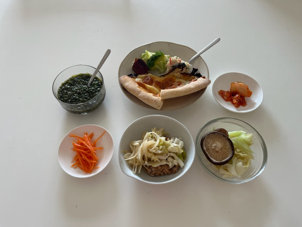 小皿に盛った料理