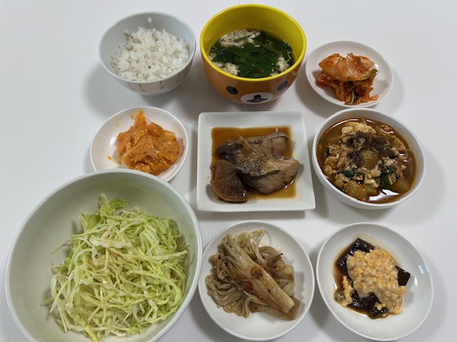 小皿に盛った料理