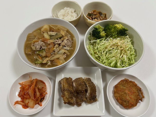 小皿に盛った料理