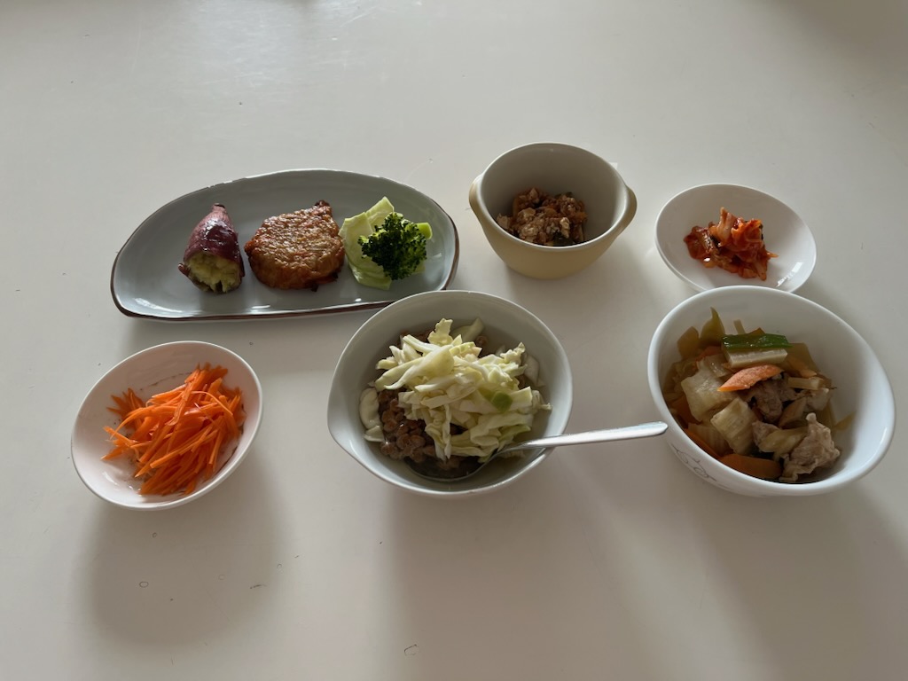 小皿に盛った料理