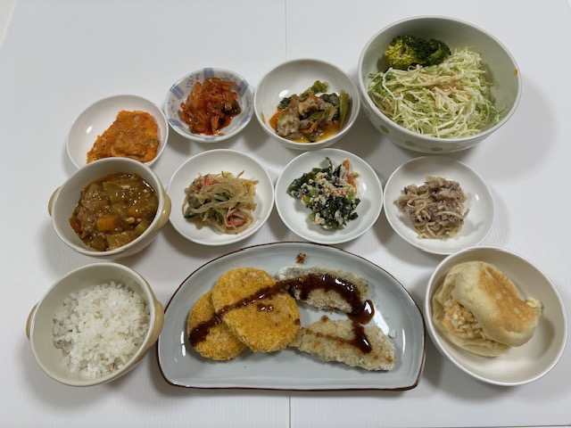 小皿に盛った料理