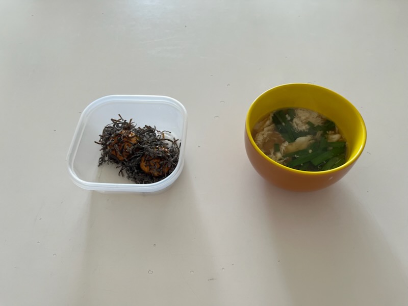 卵黄の塩昆布付け、白身とにらの中華スープ