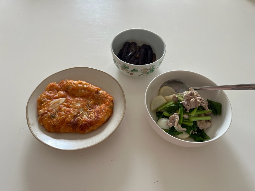 豆腐とキムチのチヂミ、なすの蒲焼、豚肉とかぶの柚子胡椒煮