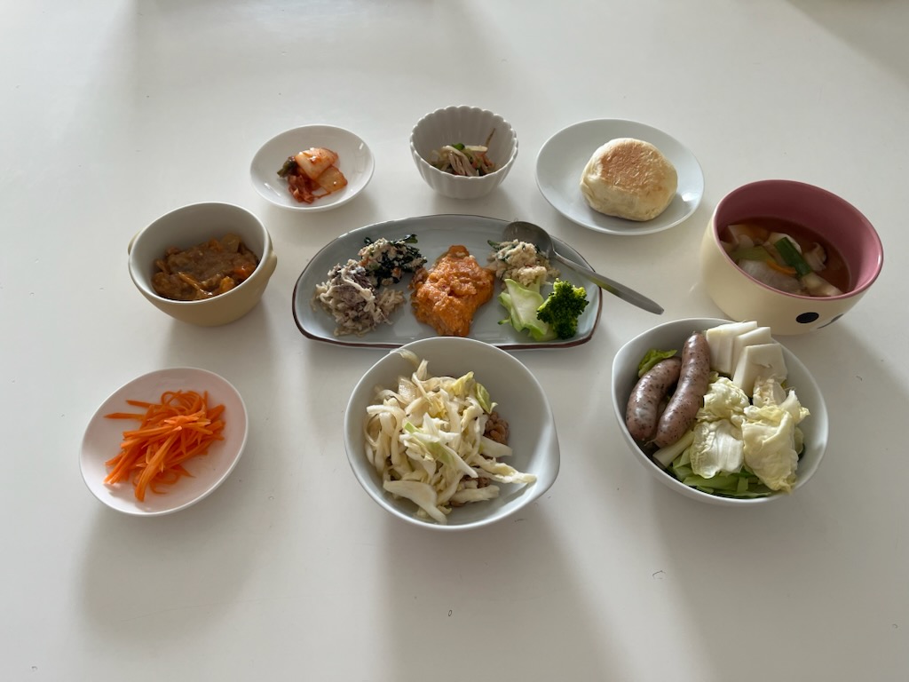 小皿に盛った料理