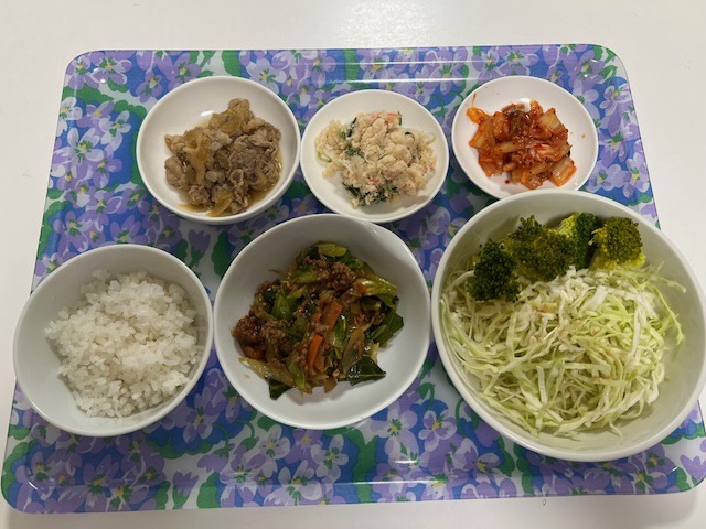 小皿に盛った料理