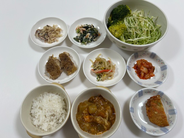 小皿に盛った料理