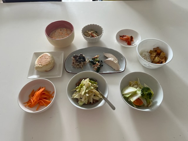 小皿に盛った料理