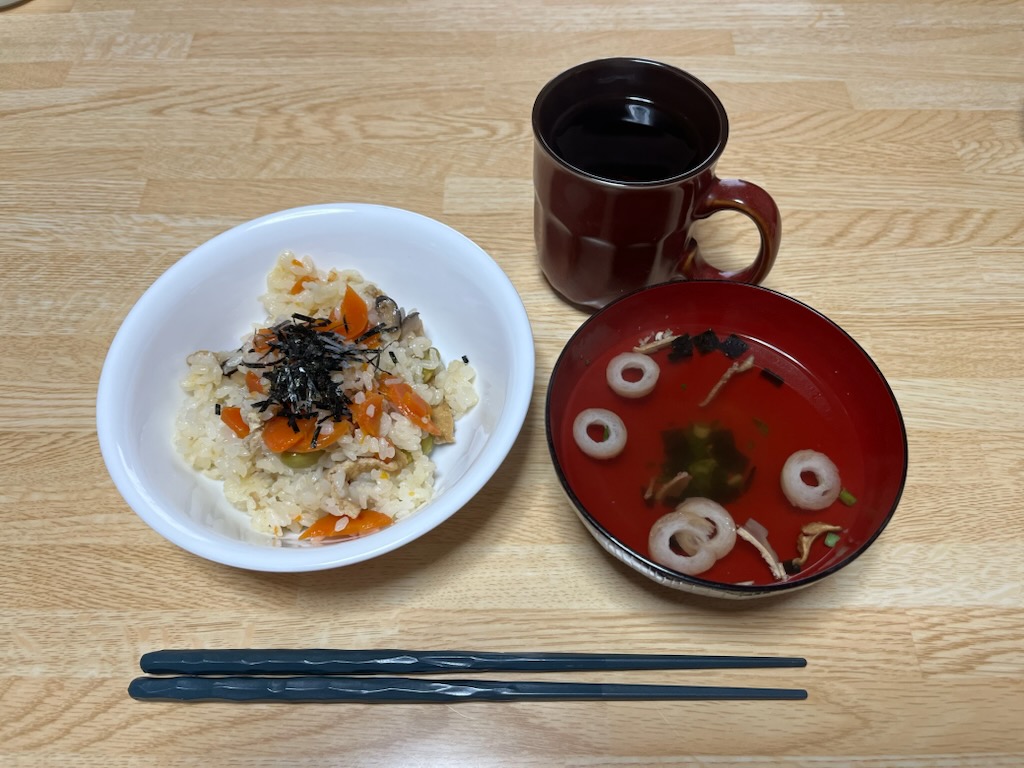 すし飯混ぜご飯とお吸い物。