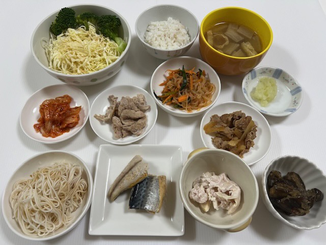 小皿に盛った料理