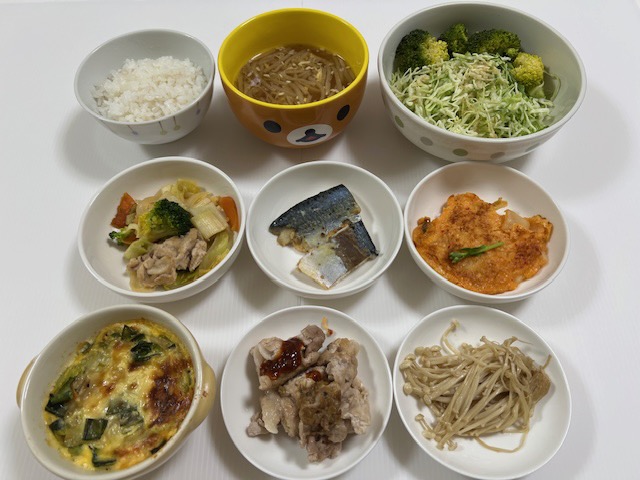 小皿に盛った料理