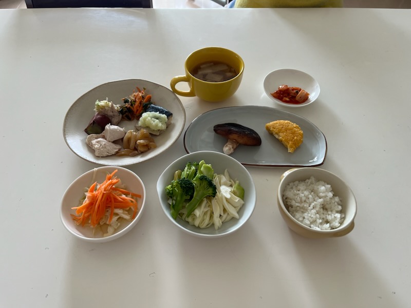 小皿に盛った料理