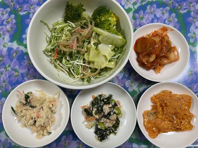 小皿に盛った料理