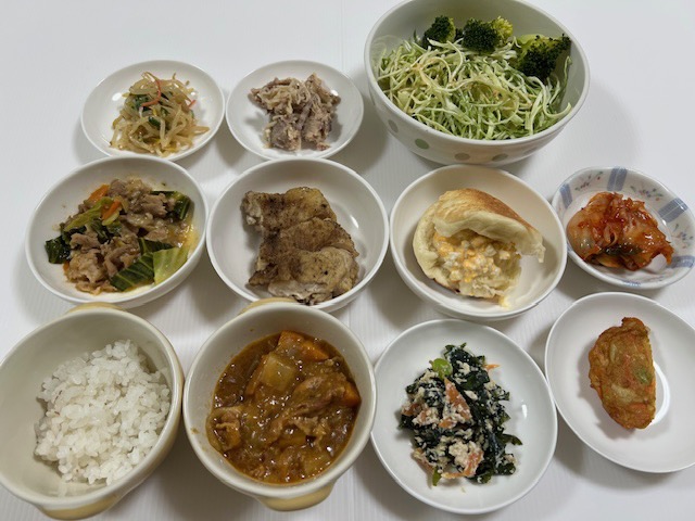 小皿に盛った料理