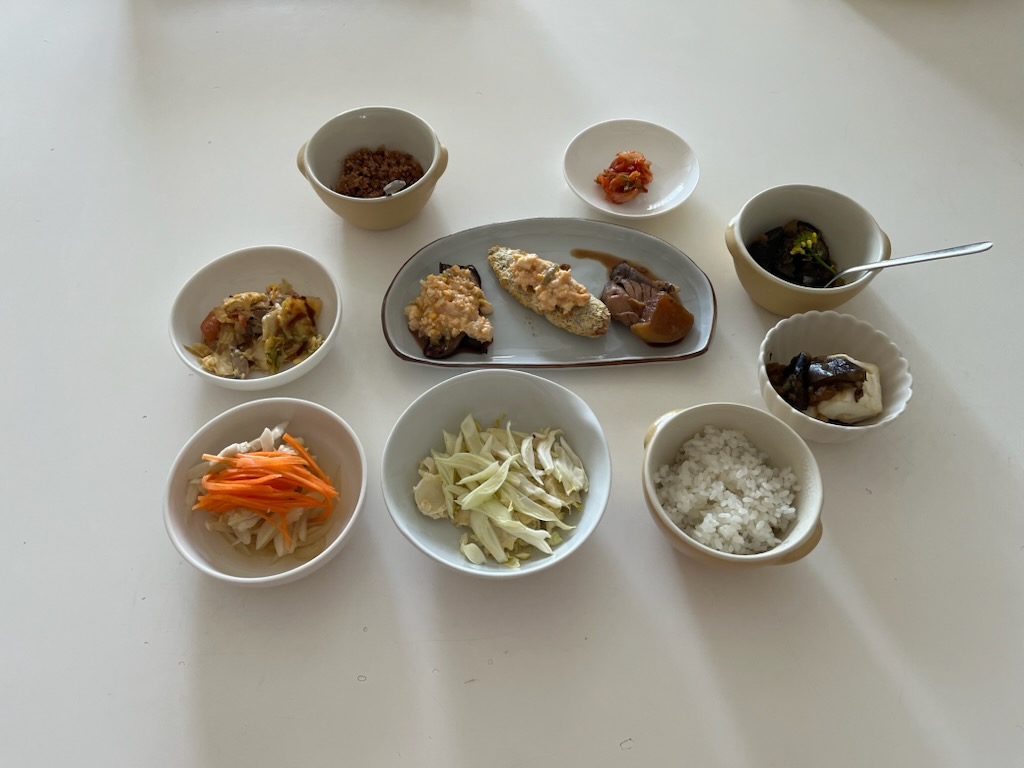 小皿に盛った料理