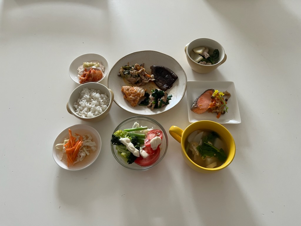 小皿に盛った料理