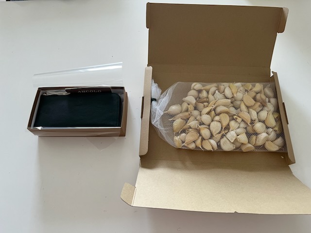 母の日のプレゼントの財布、にんにく