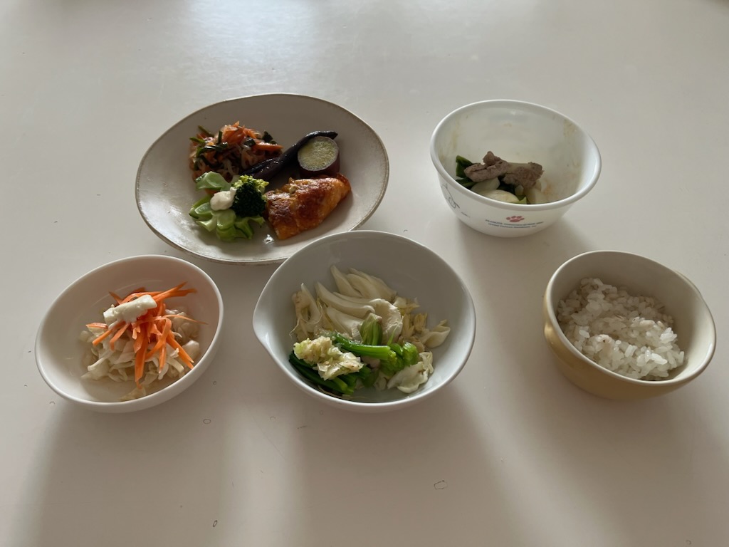 小皿に盛った料理