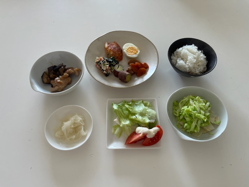 小皿に盛った料理