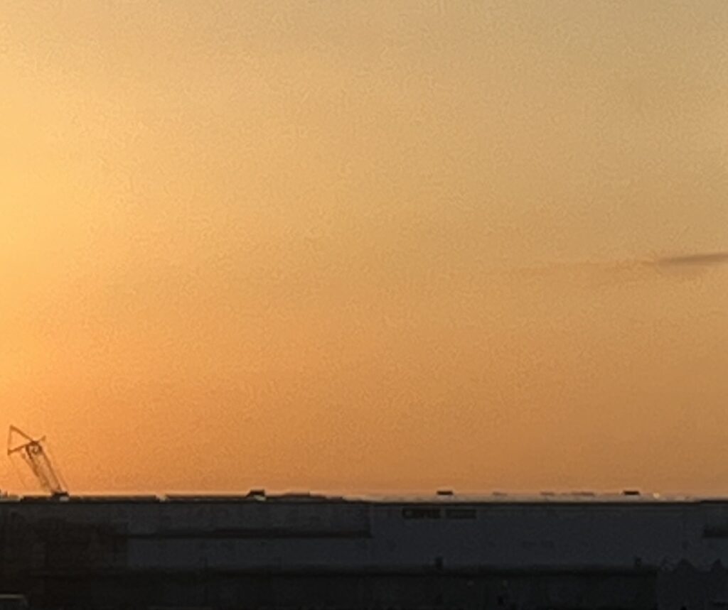 朝の空