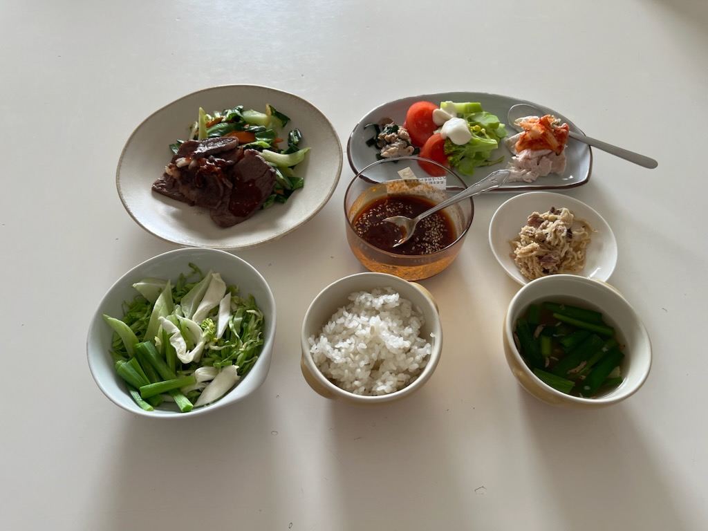 小皿に盛った料理