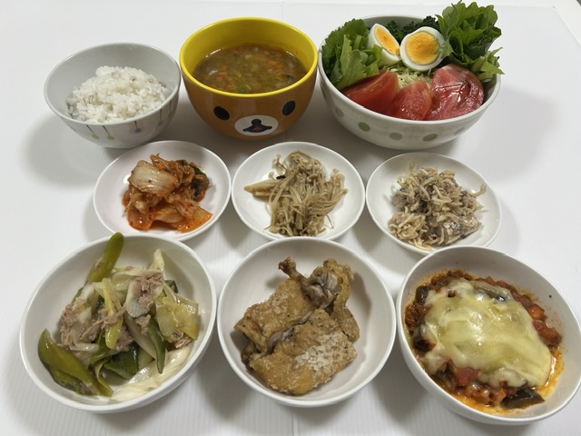 小皿に盛った料理