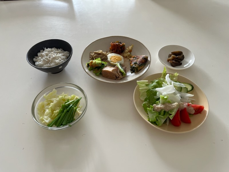 小皿に盛った料理