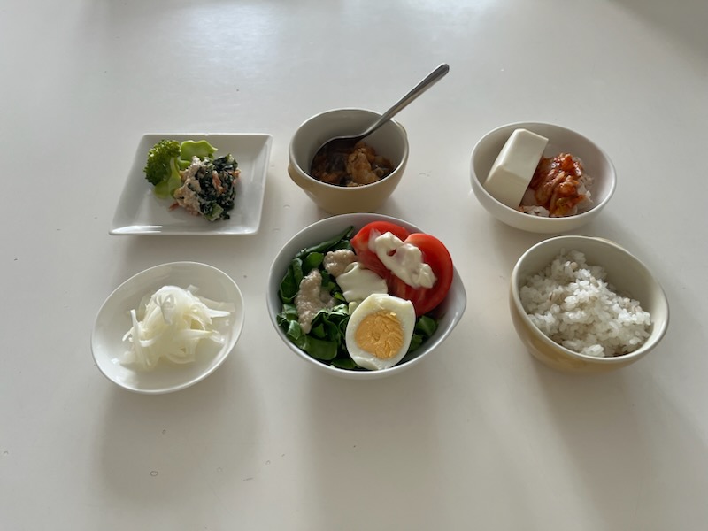 小皿に盛った料理
