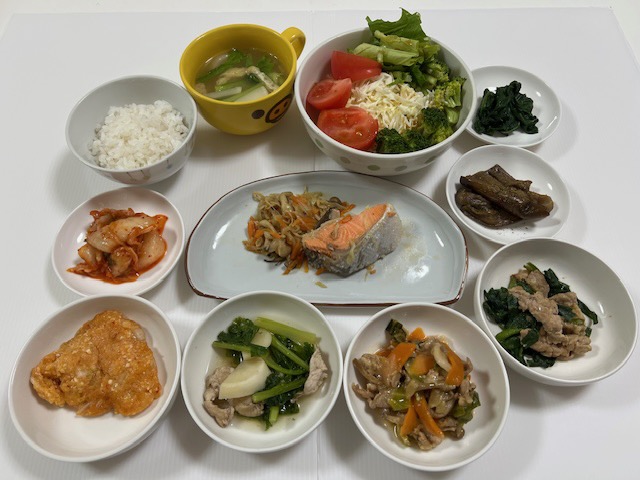 小皿に盛った料理