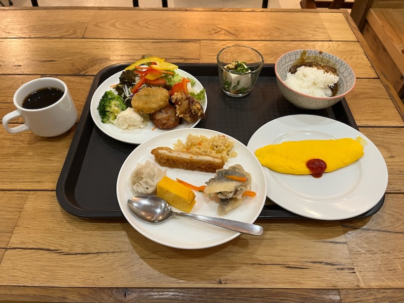 小皿に盛った料理