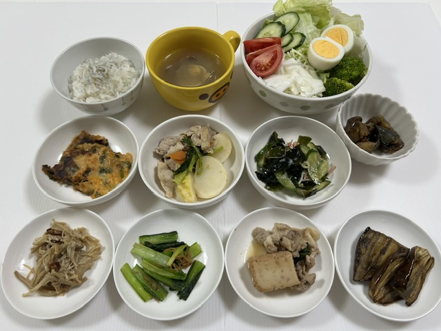 小皿に盛った料理