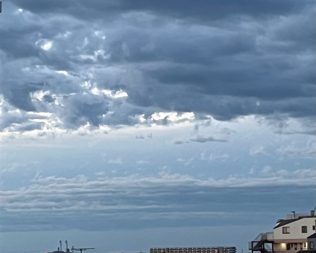 朝の空