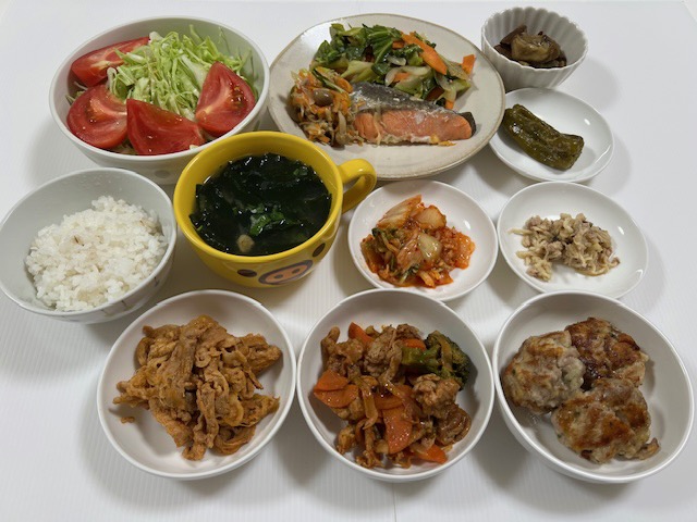 小皿に盛った料理