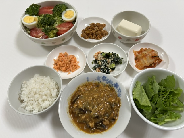 小皿に盛った料理