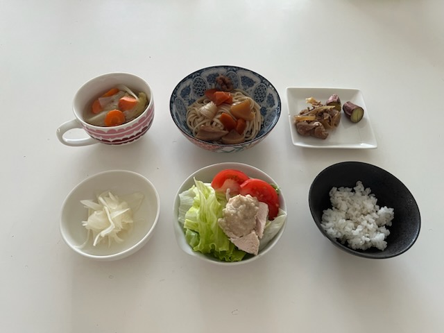 小皿に盛った料理