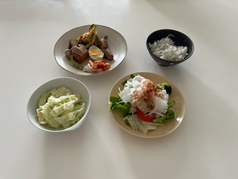 小皿に盛った料理