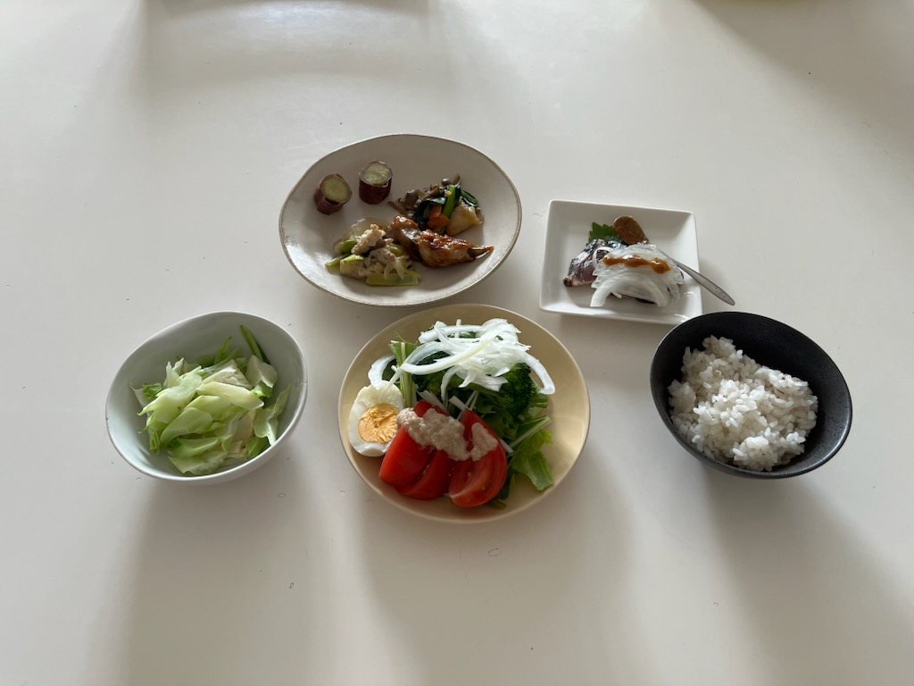 小皿に盛った料理