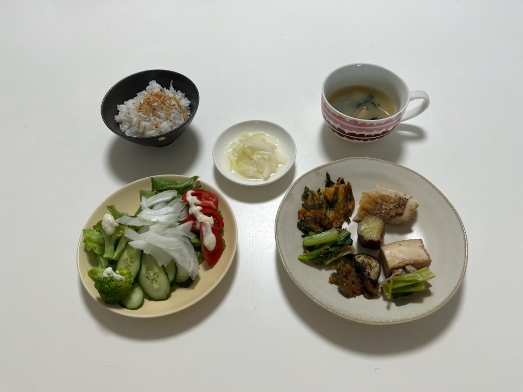 小皿に盛った料理