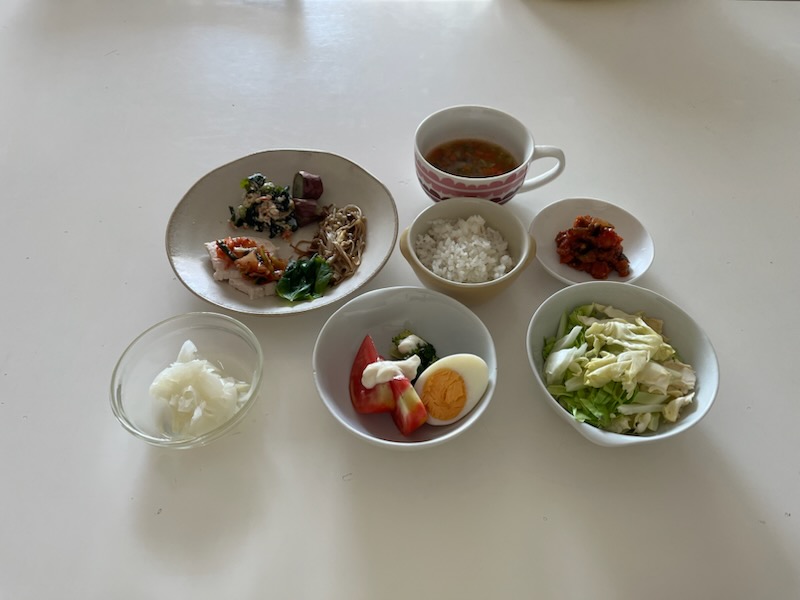 小皿に盛った料理